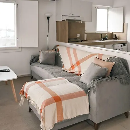 Santorini's Old Mill Serene Getaway By Pori Vourvoúlos