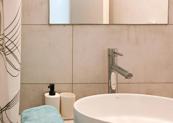 Santorini's Old Mill Serene Getaway By Pori * Vourvoúlos