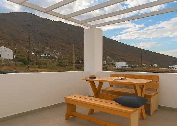 Santorini's Old Mill Serene Getaway By Pori Casa de Férias *