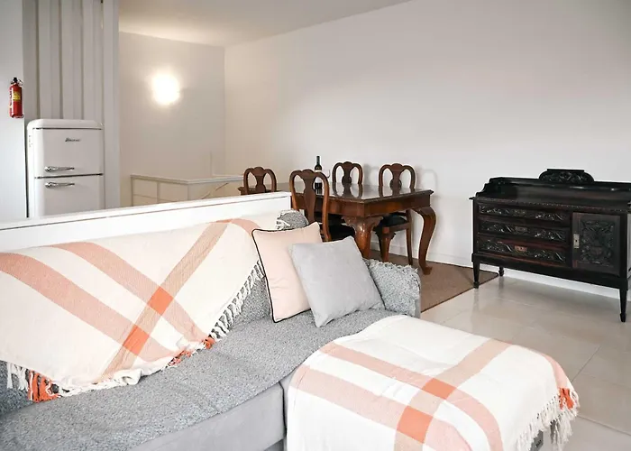 Casa de Férias Santorini's Old Mill Serene Getaway By Pori